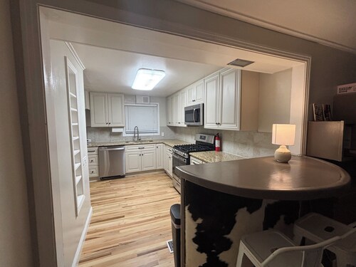 7th Street Hangout Loft Loft. Close to all the local spots. Walking Distance