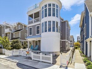 Exterior - Beachside Luxury | Spacious 7BR | Chic Design (Bethany Beach)