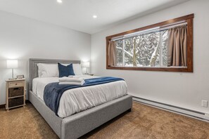 3 makuuhuonetta, silitysrauta/-lauta, Wi-Fi, vuodevaatteet