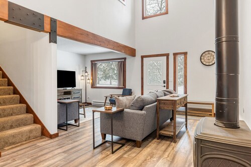Central Family-Friendly Home In The Trees w/ Views