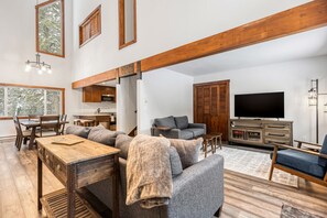 Smart TV, fireplace