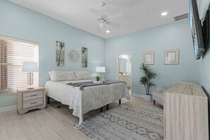 3 bedrooms, desk, iron/ironing board, free WiFi