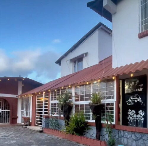 Room-serene Oasis in Pasto Cozy Guest Ro