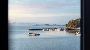 Basic Room, 1 Bedroom (Room 6(Private BBQ)) - Yeosu Arungeorida Ocean View Pension (Yeosu)