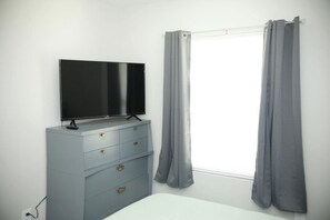 3 slaapkamers, een bureau, een strijkplank/strijkijzer, gratis wifi