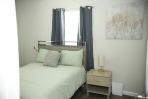3 bedrooms, desk, iron/ironing board, free WiFi