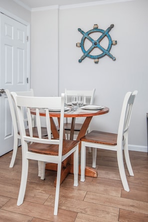 Dining - Corner Unit on the 16th Floor-Sweeping View, Ocean Front Balcony, New Paint (Myrtle Beach)