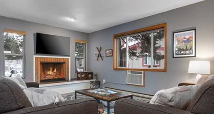 New! Close to Whitefish Lake, community hot tub & pool