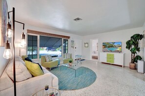 Smart TV - Tiki Lounge + Pool | 5 min to Beach & Las Olas (Fort Lauderdale)