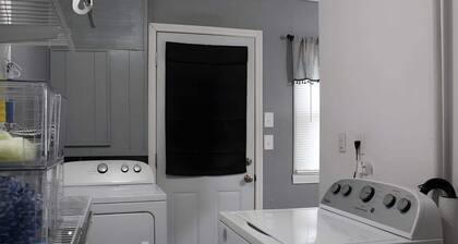 3-bedroom house in enjoyable Springfield with AC, WiFi. Relax and unwind