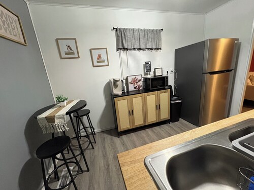 3-bedroom house in enjoyable Springfield with AC, WiFi. Relax and unwind