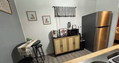 3-bedroom house in enjoyable Springfield with AC, WiFi. Relax and unwind