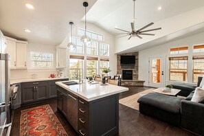 雪櫃、微波爐、焗爐、爐具