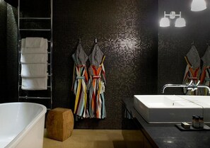 Luxury Suite, Vineyard View | Bathroom | Free toiletries, soap, shampoo, toilet paper - Port Phillip Estate (Red Hill South)