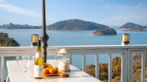 Basic Room, 1 Bedroom (Lime Tree (Ocean View)) | 1 bedroom, free WiFi - Yeosu Grace Family Pension (Yeosu)