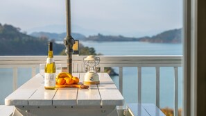 Basic Room, 1 Bedroom (Lime Tree (Ocean View)) | 1 bedroom, free WiFi - Yeosu Grace Family Pension (Yeosu)