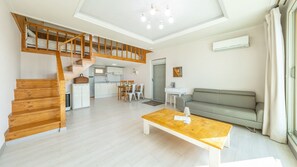 Habitación básica, 1 habitación (Milk Khaki  (Ocean View/two-bed)) | 1 dormitorio y wifi gratis
