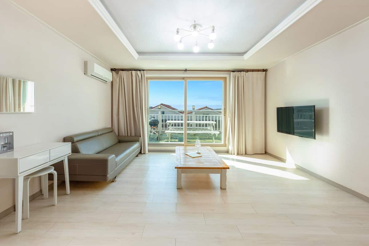 Basic-værelse - 1 soveværelse (Milk Khaki (Ocean View/two-bed)) | 1 soveværelse, gratis Wi-Fi