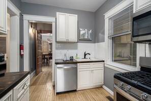 Mikroaaltouuni, uuni, liesi, astianpesukone