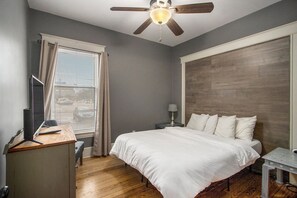 2 bedrooms, iron/ironing board, WiFi, bed sheets - NEW 1st Floor Victorian Flat in Downtown Kalamazoo (Kalamazoo)