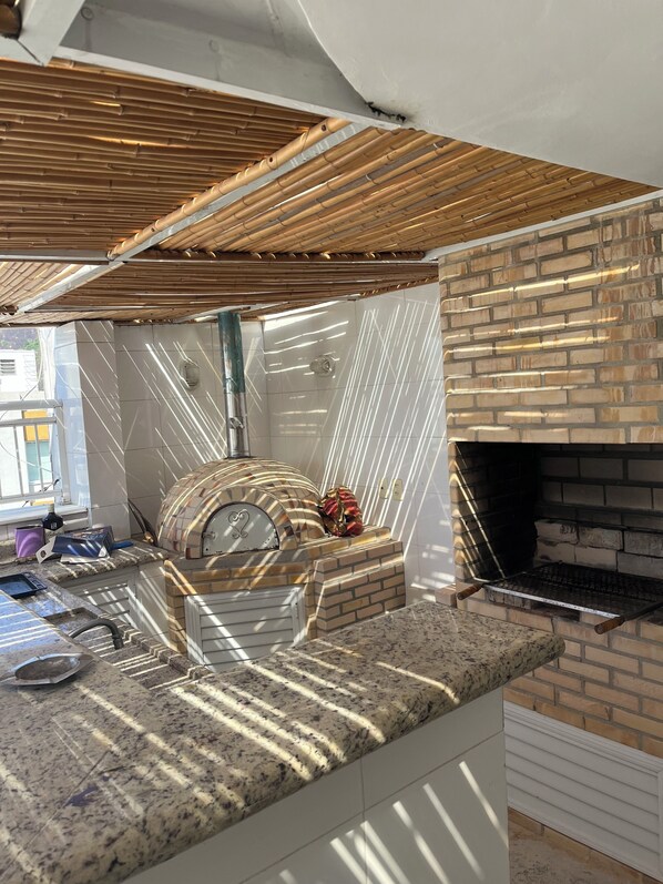 Property grounds - Spacious 3-bedroom apartment with AC, WiFi in fabulous Copacabana Rio de Janeiro (Copacabana Rio de Janeiro)