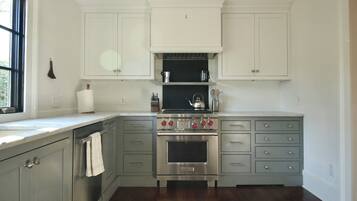 Micro-ondes, four, plaque de cuisson, lave-vaisselle