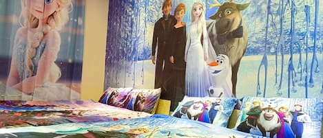 3 bedrooms, desk, WiFi, bed sheets