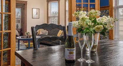 NEW Charming 2nd Floor Victorian Flat in Downtown Kalamazoo