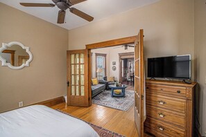 3 室のベッドルーム、アイロン / アイロン台、WiFi、ベッドシーツ