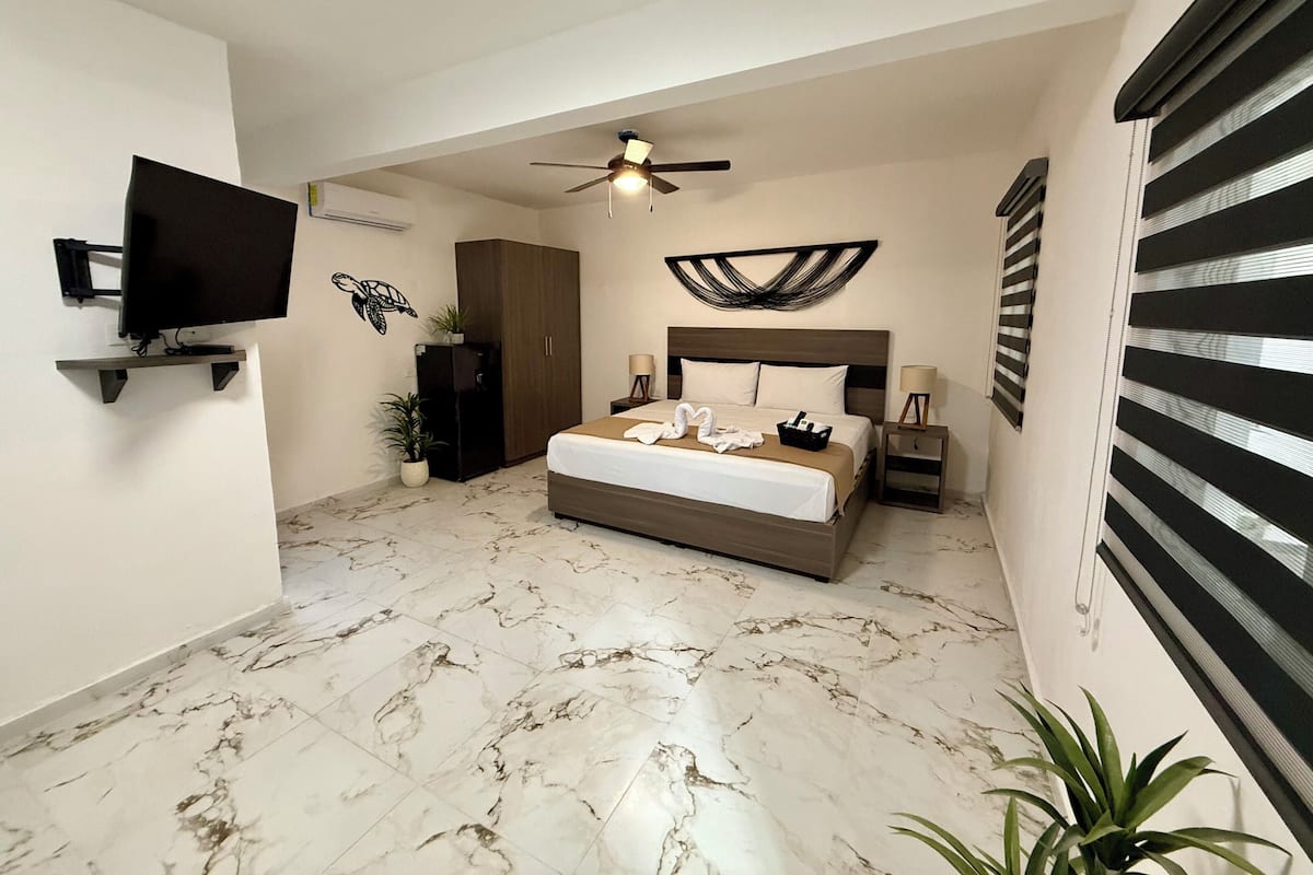 Suite júnior, 1 llit de matrimoni gran i sofà llit, vistes al jardí | 1 dormitori, wifi gratuïta i roba de llit