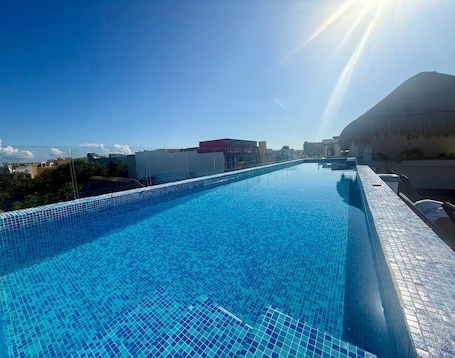 Piscina interna. CASA TORTUGA 5Th. Ave