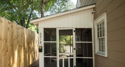 Cute Little Lake Bottom Cottage Apartment