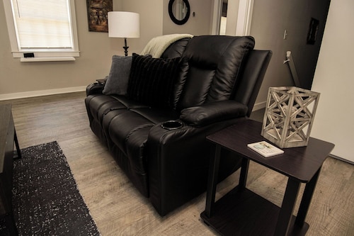 Cute Little Lake Bottom Cottage Apartment