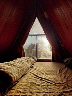 1 bedroom, Frette Italian sheets, premium bedding, desk - Homestay Wooden House Măng Đen (Kon Plong)