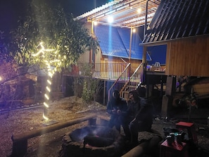 Oven, stovetop, electric kettle, cookware/dishes/utensils - Homestay Wooden House Măng Đen (Kon Plong)