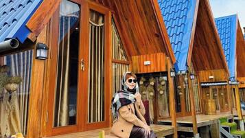 1 bedroom, Frette Italian sheets, premium bedding, desk