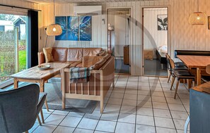 Unclassified image, 2 of 10, button