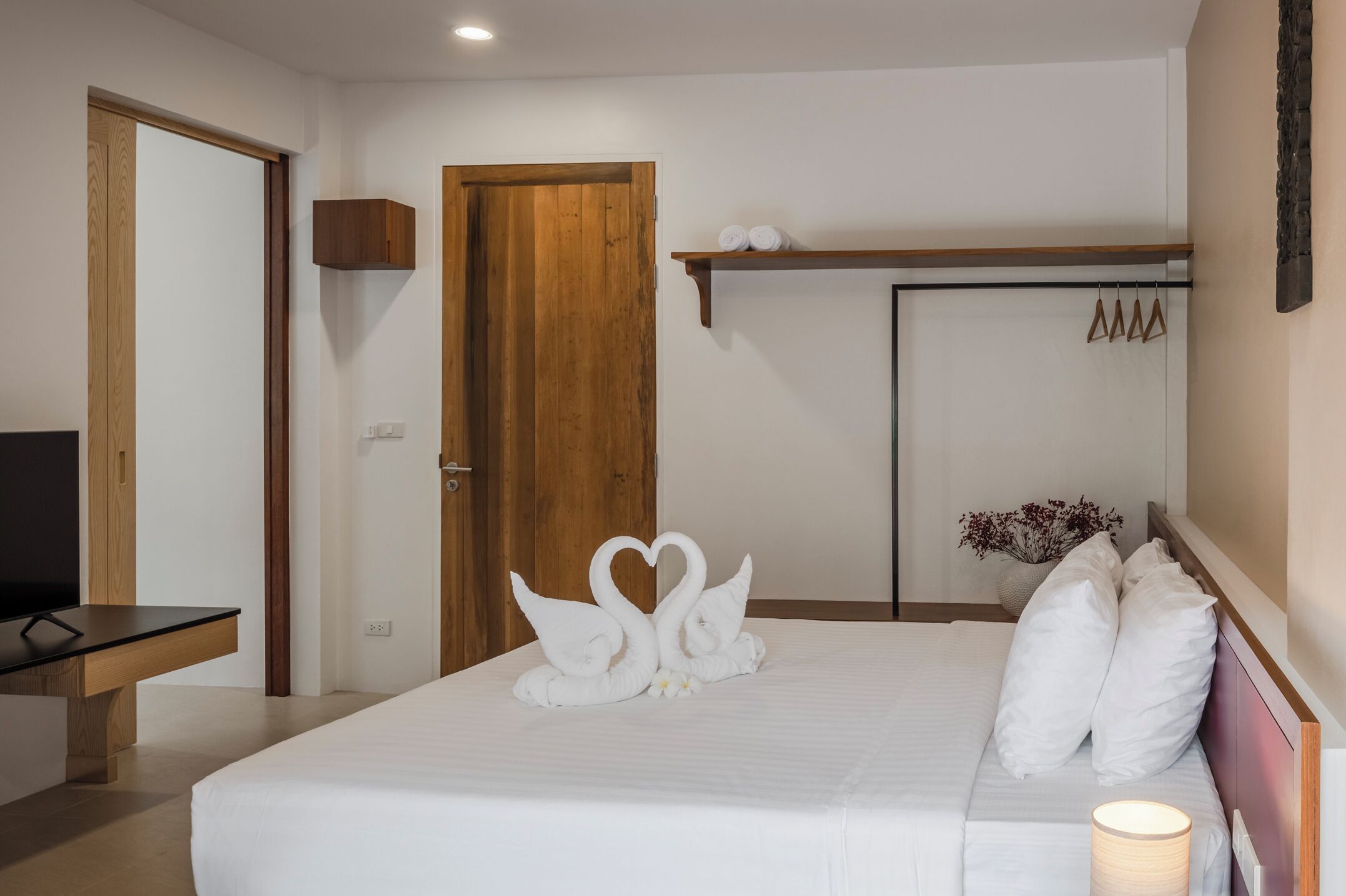 Suite Familiale, balcon, vue montagne | Coffres-forts dans les chambres, rideaux occultants, Wi-Fi gratuit