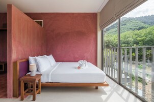 Skyline Corner Suite | In-room safe, blackout drapes, free WiFi