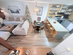 Smart TV, fireplace, books - Cozy 2/2.5 Condo-Close to Lifts-Walk or Ride Shuttle Route-WiFi-Family Friendly (Angel Fire)