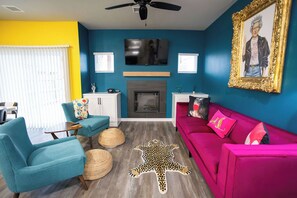 TV, fireplace