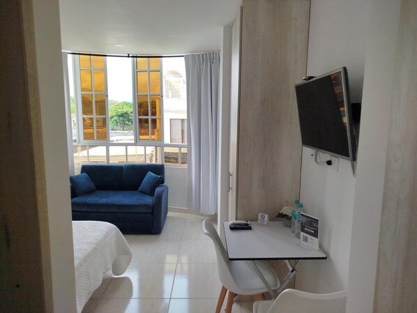 Elite tweepersoonskamer | Luxe beddengoed, een bureau, een laptopwerkplek, gratis wifi