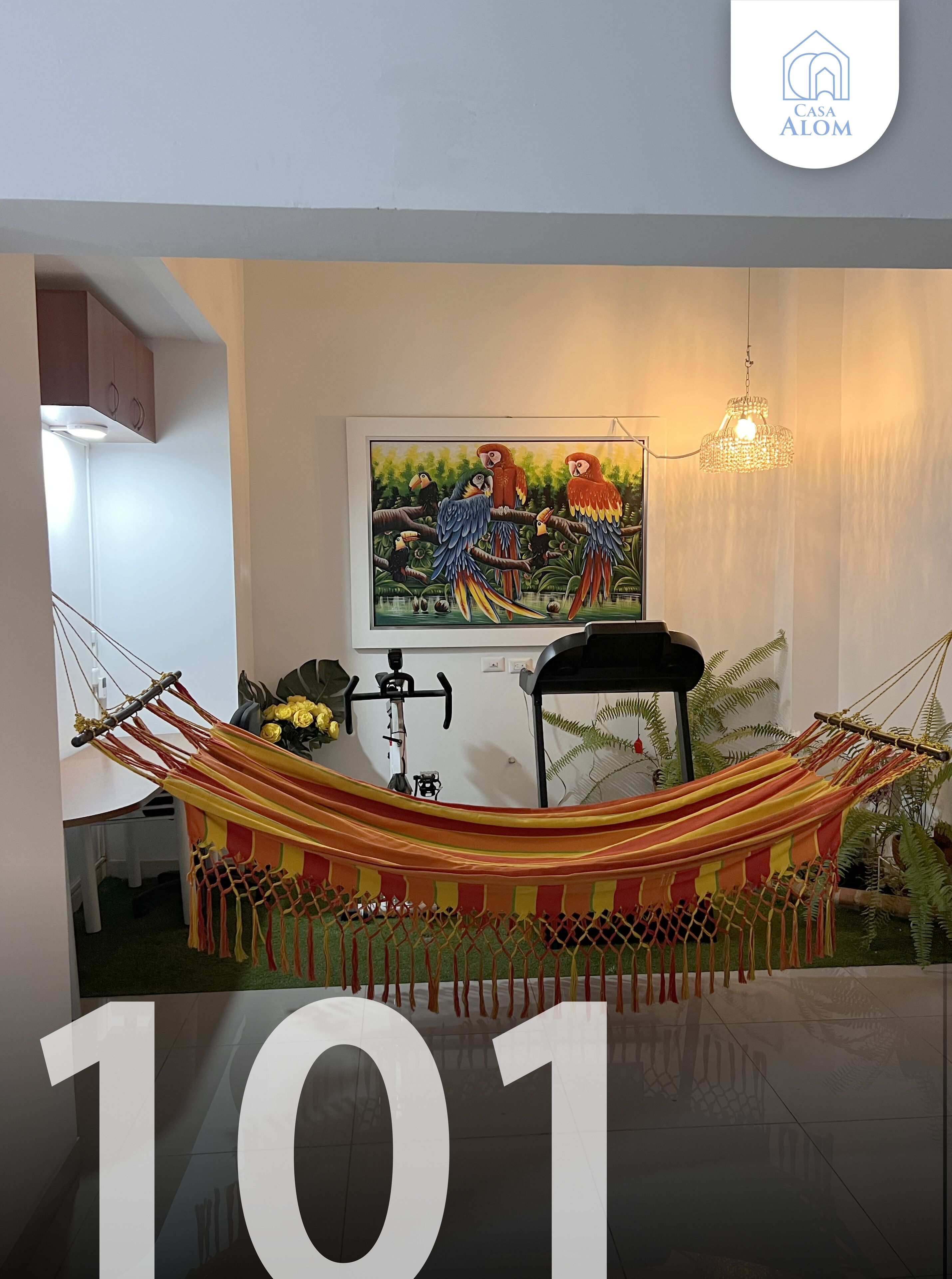 Căn hộ dành cho gia đình | Khu phòng khách | Smart TV 40-inch có truyền hình kỹ thuật số, máy in 