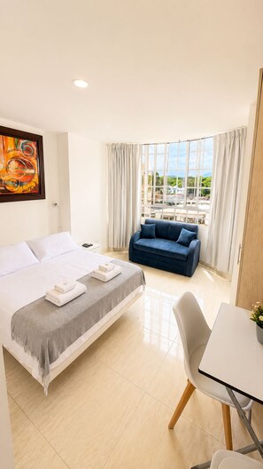 Elite Double Room, 1 Double Bed with Sofa bed, City View - Casa Alom  (Cali)