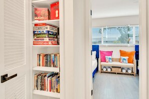 Game room - Peace, Pool, Golf & Sunshine • 15 Min to Beach (Plantation)