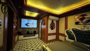 Comfort Chalet, Lake View | 1 bedroom, Frette Italian sheets, premium bedding, free WiFi