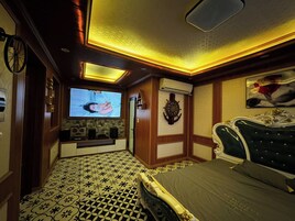 Comfort Chalet, Lake View | 1 bedroom, Frette Italian sheets, premium bedding, free WiFi