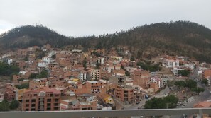 Balcony - Modern and cozy apartment with a beautiful view of the city of Sucre. (Sucre)