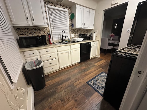 Charming 3-bedroom house with WiFi in welcoming Southfield