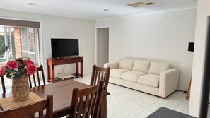 Smart TV - Canberra Stylish Escape (Harrison)